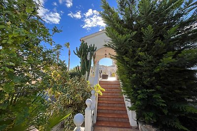 Hübsche Villa mit Terrasse und Pool