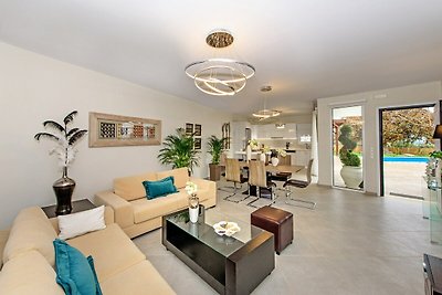 Villa with Pool in Gerani