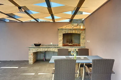 Villa in Valbandon mit Swimmingpool