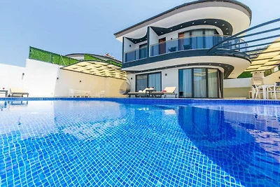 Villa a Kalkan con piscina