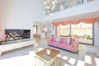 Villa in Kalkan mit Schwimmbecken