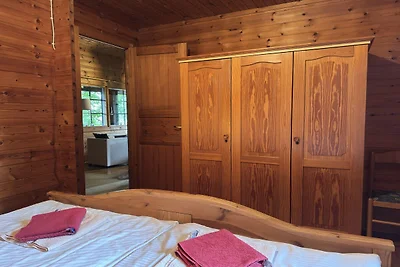 Baita in legno con vista sul pascolo, Eschede