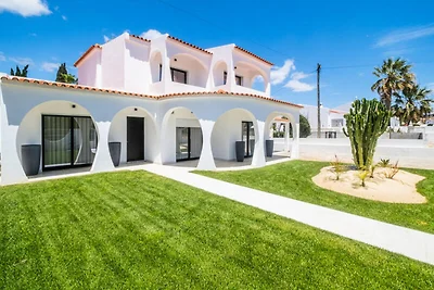 Villa in Galé mit Pool und Grillplatz