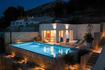 Villa in Grebaštica mit Schwimmbecken