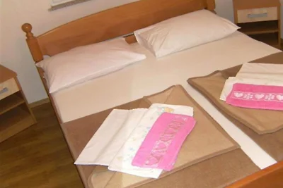 Elez Serenity Guesthouse - Double bed 1