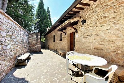 Schönes Ferienhaus in Assisi mit Garten