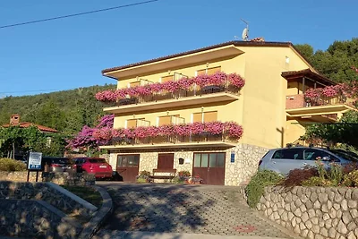 Scenic Retreat Rooms and Family Apartments - ...