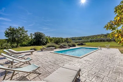 Villa in Vizinada mit Schwimmbecken