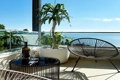 Spazioso appartamento in villa con vista mare