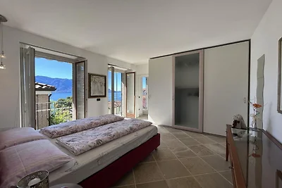 Villa am See mit Panoramablick