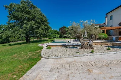 Ferienhaus in Žminj mit Schwimmbecken