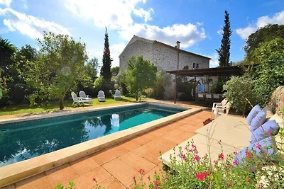 Haus in Llubá mit Pool und Grillplatz