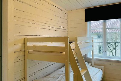 6 person holiday home in UDDEVALLA