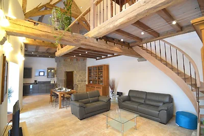 Moderna casa vacanze a Senzeille con giardino
