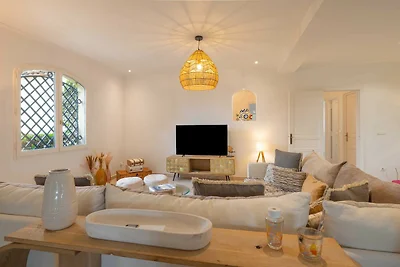 Geräumige Villa mit Pool und Klimaanlage für ...