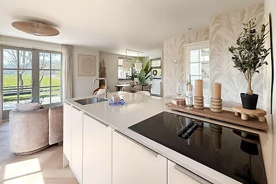 Villa mit weitläufigem, sonnigem Garten