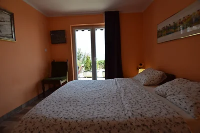 Schöne Wohnung mit Terrasse und Küche im Frei...
