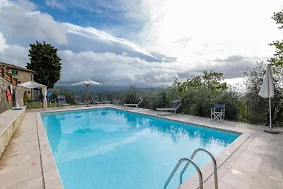 Agriturismo d'epoca con piscina, nei luoghi d...