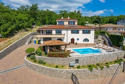 Villa in Kastav mit Schwimmbecken