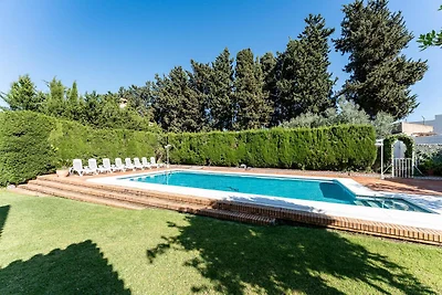 Angenehme Villa in Churriana mit Pool
