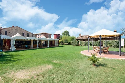 Grande casa colonica con piscina