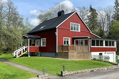 4 stelle case ad TVÄRRED