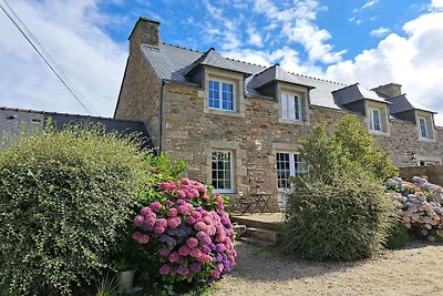 Stenen huis in Bretagne aan zee