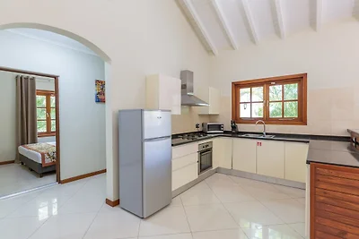 Moderne Villa nahe dem Strand von Mambo mit p...