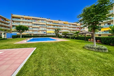 Appartement in Fenals bij Strand &...