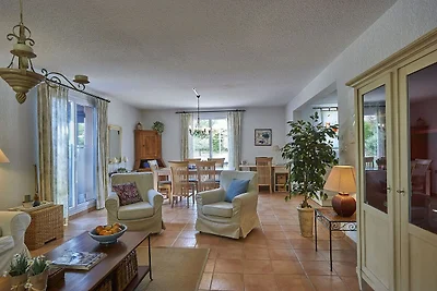 Villa con lavastoviglie, in un ambiente verde