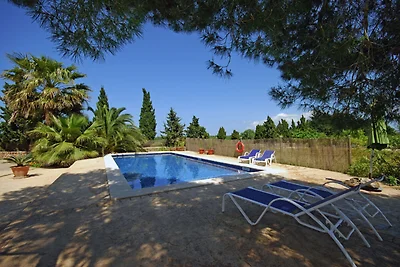 Moderna casa di campagna con piscina
