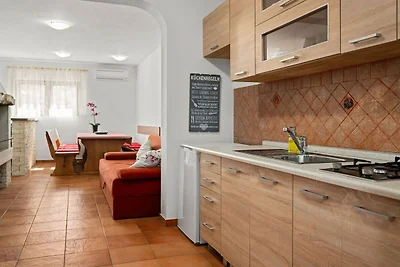 Holiday Home Mlačić - Three Bedroom Holiday H...
