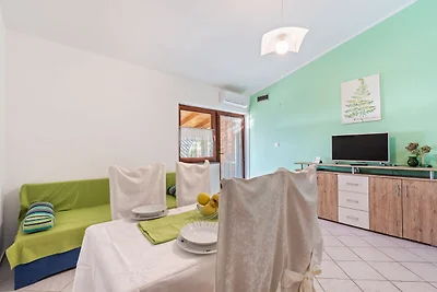 Schöne Ferienwohnung in Jasenice in Meernähe