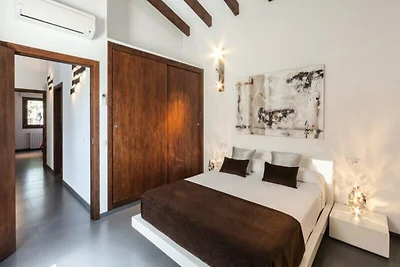 Villa in der Nähe von Muro mit Wasserfallpool