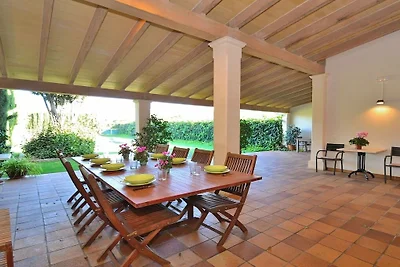 Ferienhaus in Llubi mit Schwimmbecken