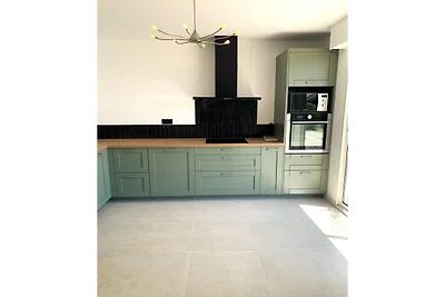 Moderne Villa mit Pool in Brives