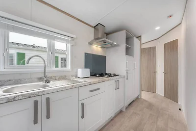 Accogliente casa mobile immersa nella natura