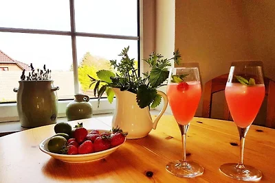 Einladende Ferienwohnung in Wiek mit Garten