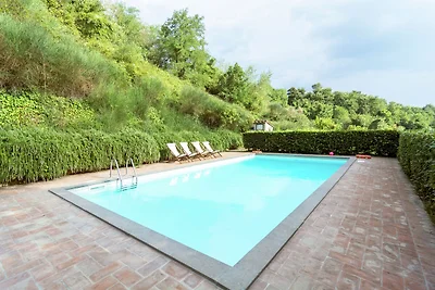 Spaziosa Villa con piscina privata a...