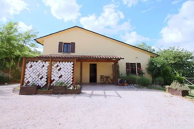 Ruhiger Bauernhof in Cagli mit Swimmingpool
