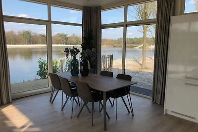 Chalet am See im Antwerpener Kempen
