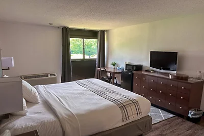 1 kingsize bed | Mob Acc RI Shwr Nsmk...