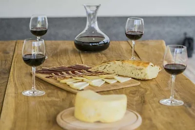 Katarina mit Pool & traumhaftem Blick