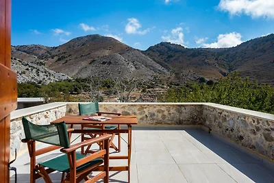Villa in Chania mit Pool und Bergblick