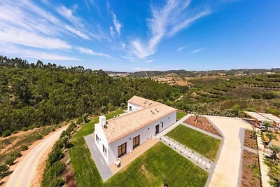 Villa vicino ad Aljezur con lago privato