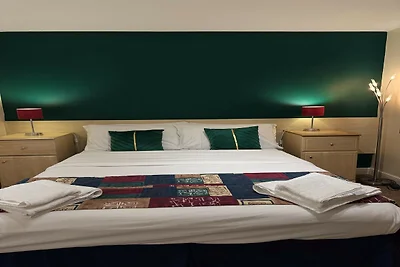 Belvilla Russel Court Hotel | Standard Triple