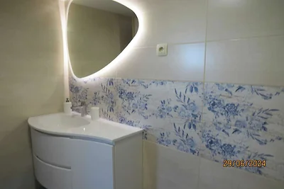 Mountain Vibrant and Timeless Apartment with ...