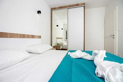 Modern Apartments with Private Balcony - Delu...