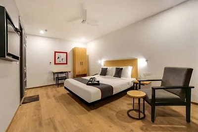 Super Townhouse 158 nabij Netaji Subhash Marg