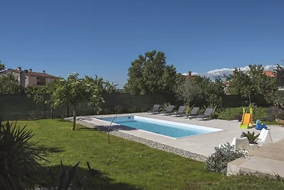 Schön eingerichtete Wohnung mit privatem Pool